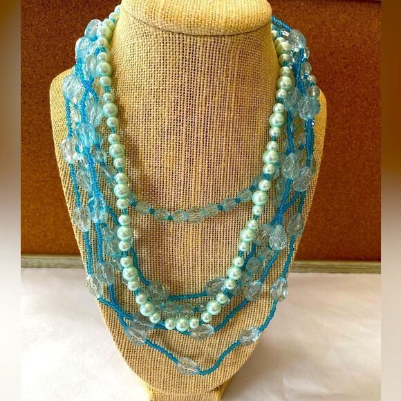 Retro style Blue plastic multi strand beaded necklace. Faceted plastic pretty - Picture 1 of 6